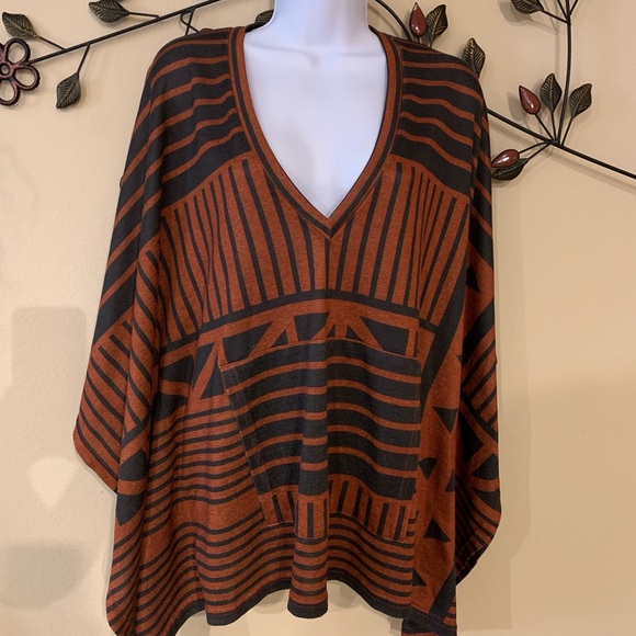 Tops - 🛍2 for 15🛍 Burnt orange and gray poncho top